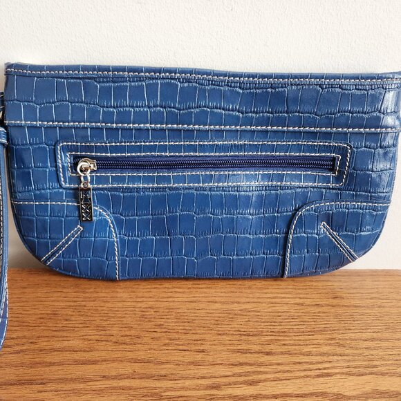 MAXX NEW YORK SAPHIRE BLUE GENUINE LEATHER BIG WRISTLET PURSE. - Picture 4 of 8